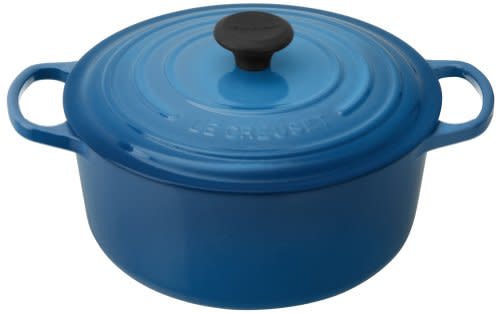 Le Creuset Enameled Cast Iron Signature Round Dutch Oven (Amazon / Amazon)