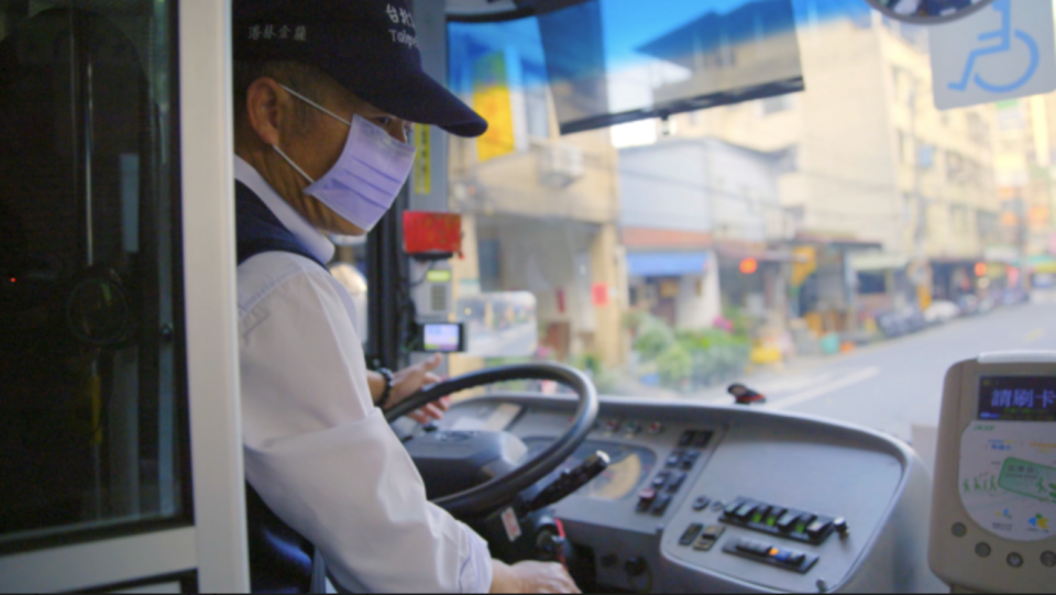 勞動金像獎短片組第2名的《司機on the road公車》，用鏡頭記錄這個行業不為人知的一面（圖／鏡電視）