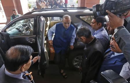 India's Finance Minister Arun Jaitley (C) arrives at the parliament to present the federal budget for the 2015/16, in New Delhi February 28, 2015. REUTERS/Adnan Abidi