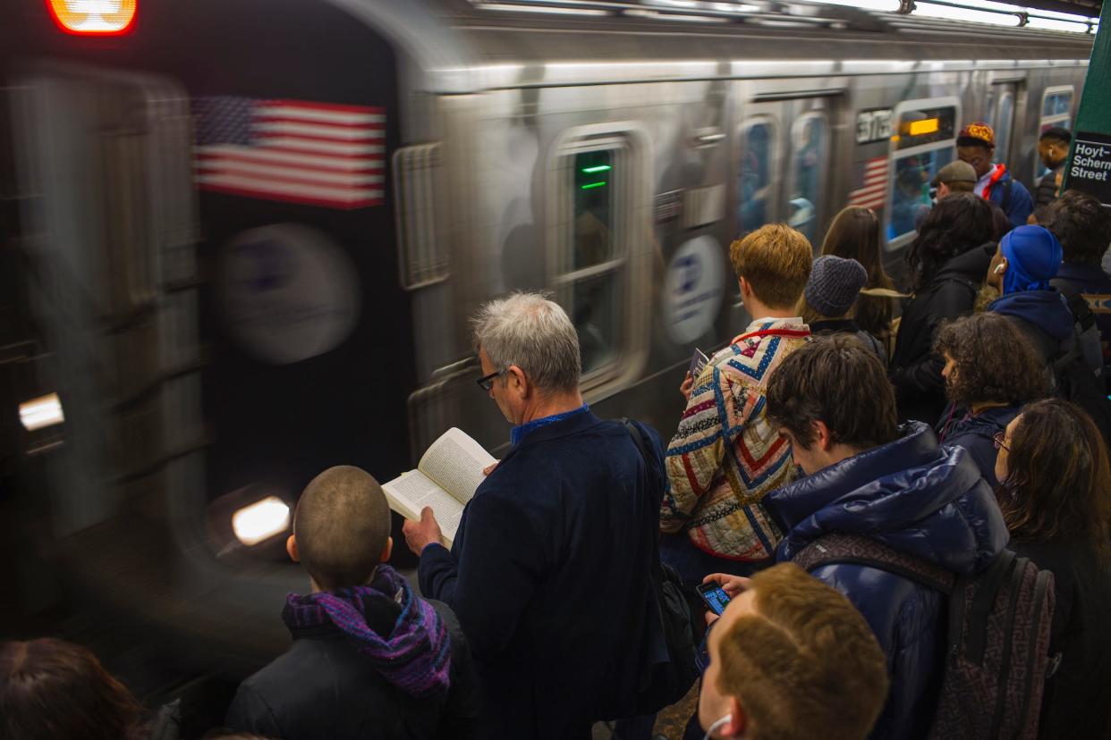 new york city subway nyc crowded train platform