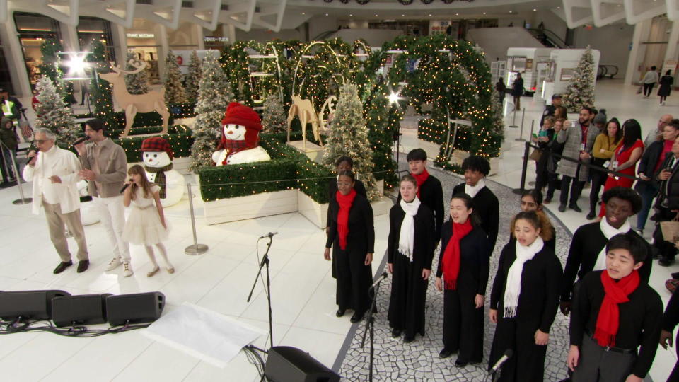 Andrea, Matteo and Virginia Bocelli with the Young People's Chorus of New York City. / Credit: CBS News