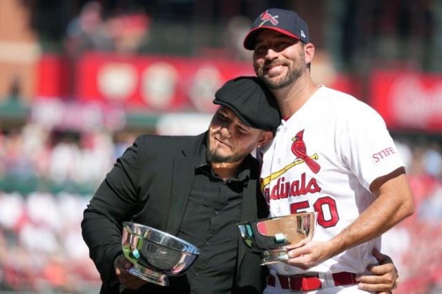 Adam Wainwright and Albert Pujols share a hug : r/baseball