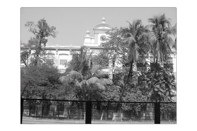 <b>Presidency College, Kolkata (Estd: 1817);</b> <br>86/1, College Street, Kolkata-73; Tel: 033-22412738/22411960; Website: presidencycollegekolkata.ac.in ; <br><b>Seats: 312</b> <br>Photo by Taritwan Pal (Photograph) [CC0], via Wikimedia Commons