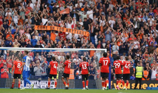 Luton Town multado por cânticos homofóbicos dos adeptos 