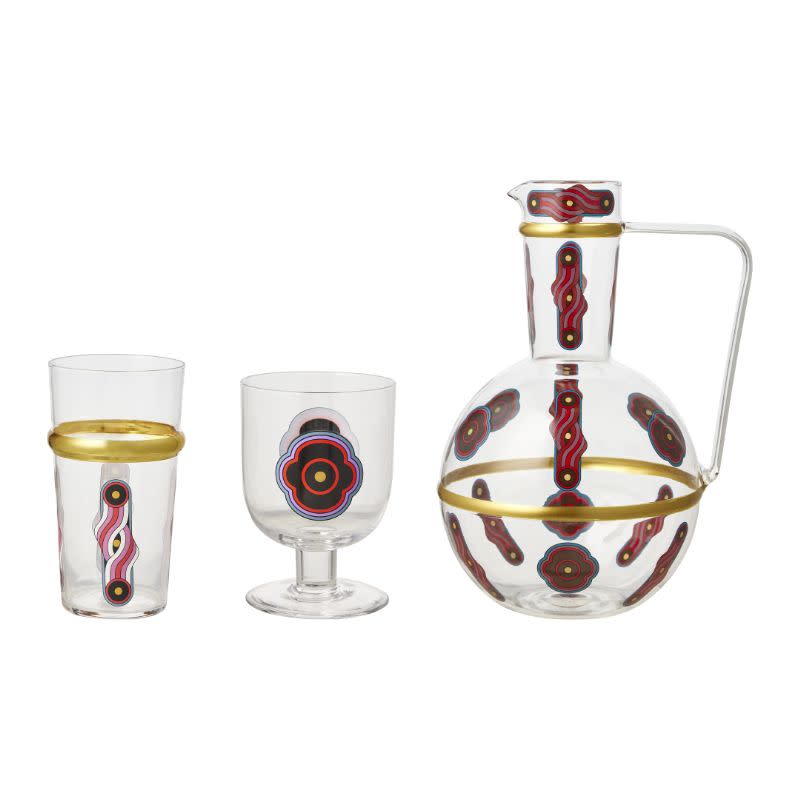 Verre, verre à pied et carafe