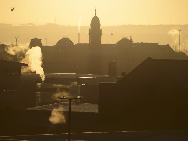 The sun rises over a chilly Glasgow