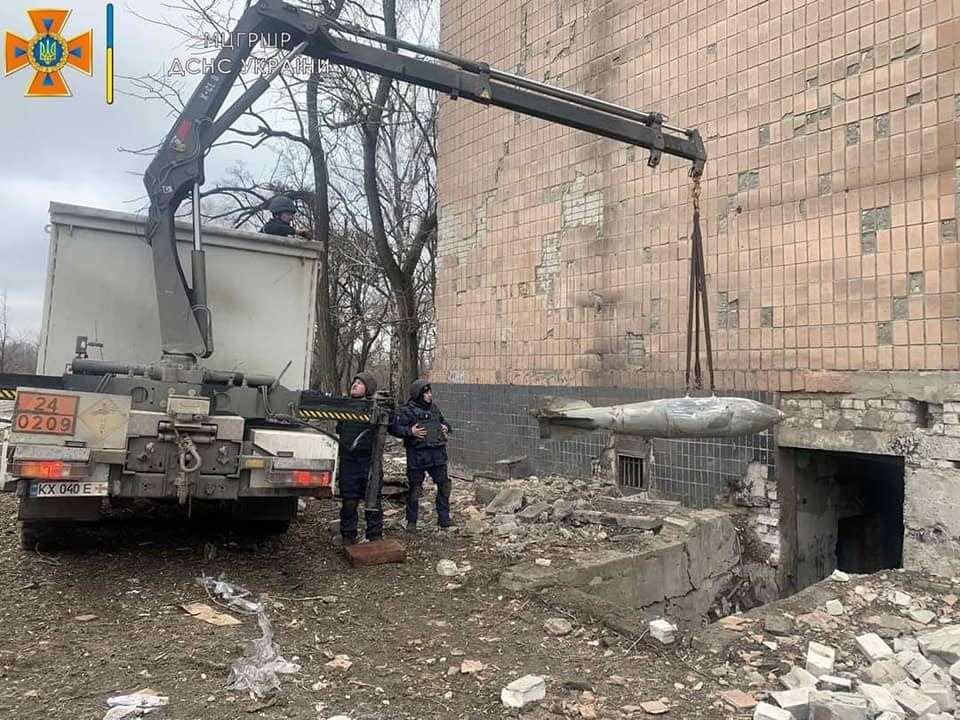 Sappers of the State Emergency Service of Ukraine remove non exploded aviation bomb FAB-500, in Kharkiv.