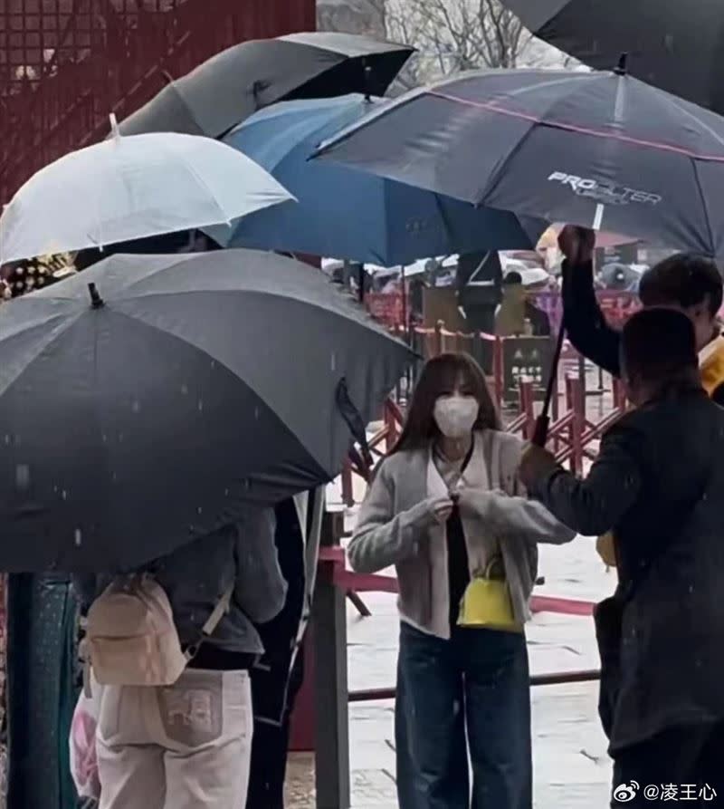 王心凌一到北京故宮就下起大雨。（圖／翻攝微博）