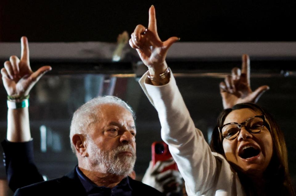 Brazil’s former President and presidential candidate Luiz Inacio Lula da Silva stands next to his wife Rosangela da Silva (REUTERS)