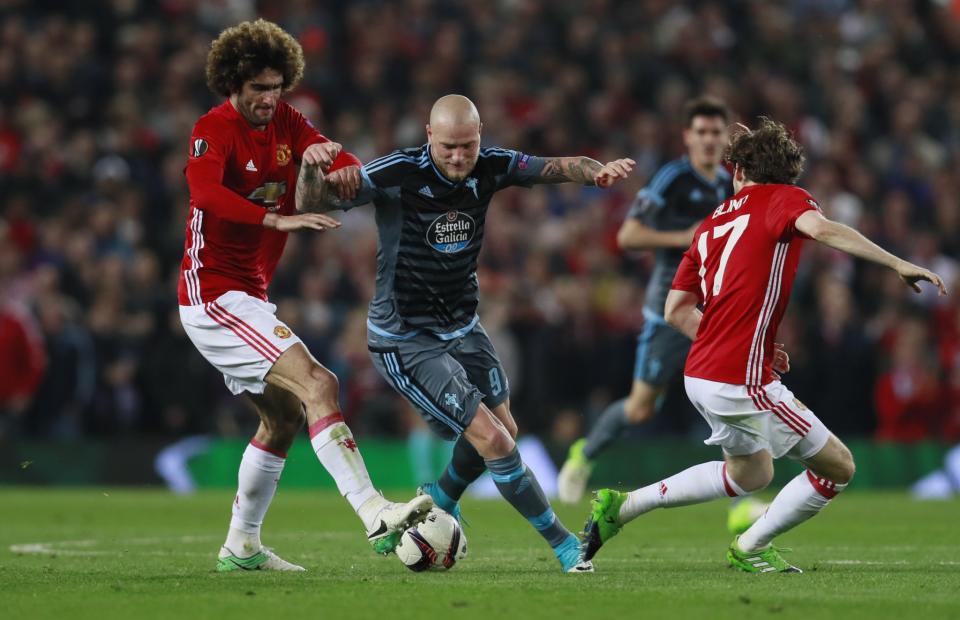 <p>Celta Vigo’s John Guidetti in action with Manchester United’s Marouane Fellaini and Daley Blind </p>