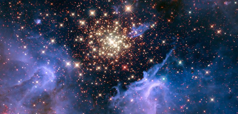 A cluster of young stars resembles an aerial burst