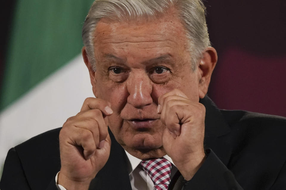 Archivo - El presidente mexicano, Andrés Manuel López Obrador, en su conferencia diaria matutina en el Palacio Nacional en Ciudad de México, el viernes 1 de marzo de 2024. (AP Foto/Marco Ugarte, Archivo)