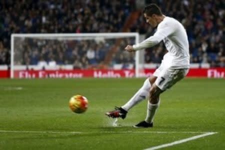 Football Soccer - Real Madrid v Espanyol - Spanish Liga BBVA - Santiago Bernabeu stadium, Madrid, Spain - 31/01/16 Real Madrid's Cristiano Ronaldo in action. REUTERS/Juan Medina