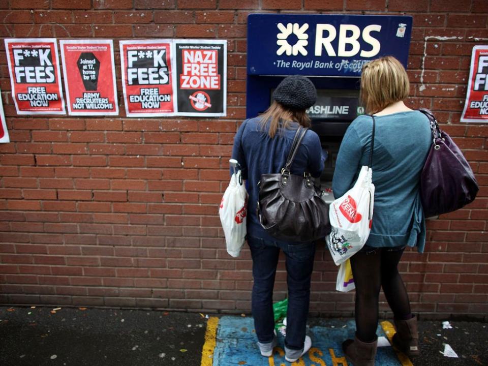 Students arriving for Manchester University's freshers week queue up at a cash machine (Christopher Furlong/Getty Images)