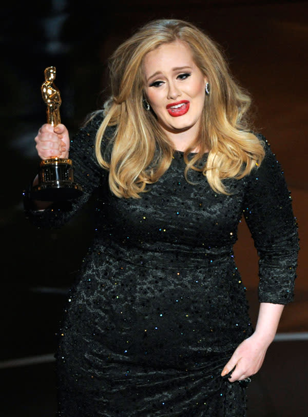 Adele, muy emocionada al recoger su estatuilla.