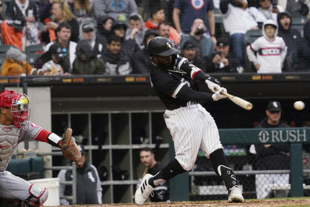 Tim Anderson homered and drove in three runs in the rain tonight. Eloy  Jiménez and Luis Robert also connected.