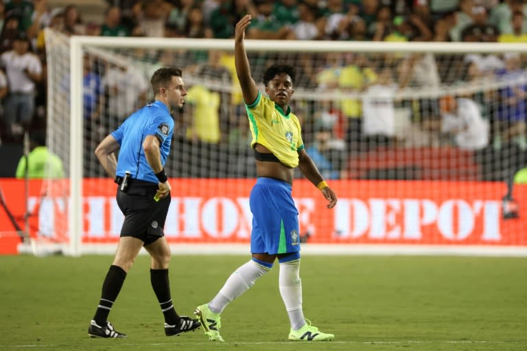 El brasileño Endrick celebra su gol en el amistoso ante México del 8 de junio de 2024. (Tim Warner)