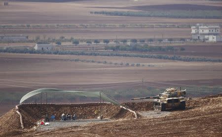 Turkish soldiers guard a militaty post near the Mursitpinar border crossing on the Turkish-Syrian border in the southeastern town of Suruc in Sanliurfa province October 15, 2014. REUTERS/Kai Pfaffenbach