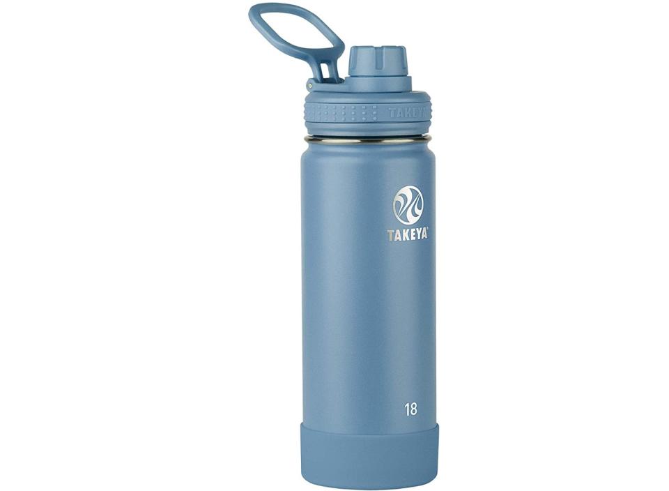 Keep your beverages at the perfect temp with the Takeya insulated water bottle. (Source: Amazon)