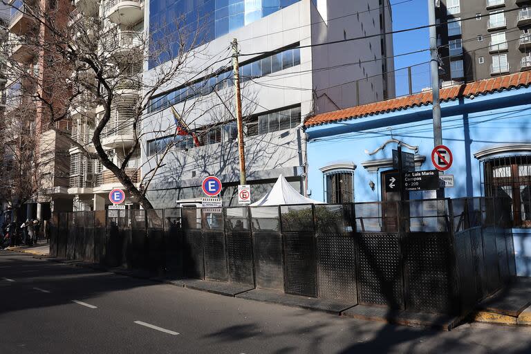 La Embajada de Venezuela en Buenos Aires, vallada