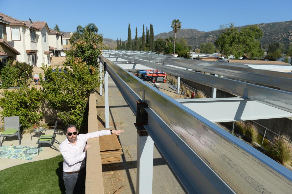 A Simi Valley Neighborhood Council Tuesday night narrowly recommended that the city's Planning Commission deny zoning approval for a large, disputed solar energy project.