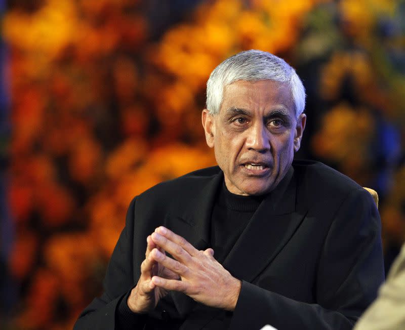 Vinod Khosla, founder of Khosla Ventures, speaks during the Fortune Brainstorm Green conference in Dana Point, California, in this file picture taken April 13, 2010.   REUTERS/Mario Anzuoni/Files 