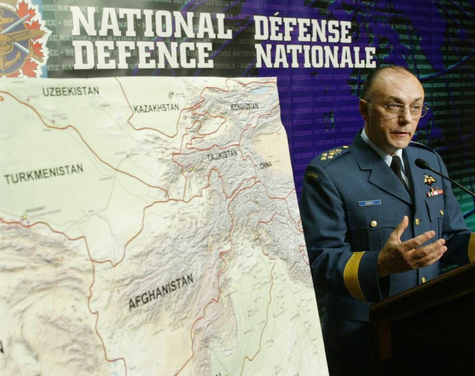 Former Chief of Defence Staff, General Raymond Henault speaks during a news conference at National Defence in Ottawa Thursday, April 18, 2002.  The news conference was to announce that four Canadian soldiers from the 3rd Batallion Princess Patricia's Canadian Light Infantry Battle Group were killed near Kandahar, Afghanistan with eight others wounded Wednesday, April 17, 2002. 