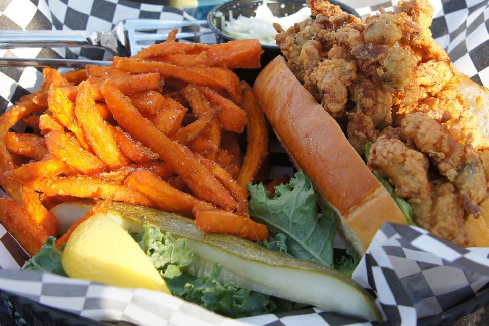 Connecticut: Fried Clam Roll