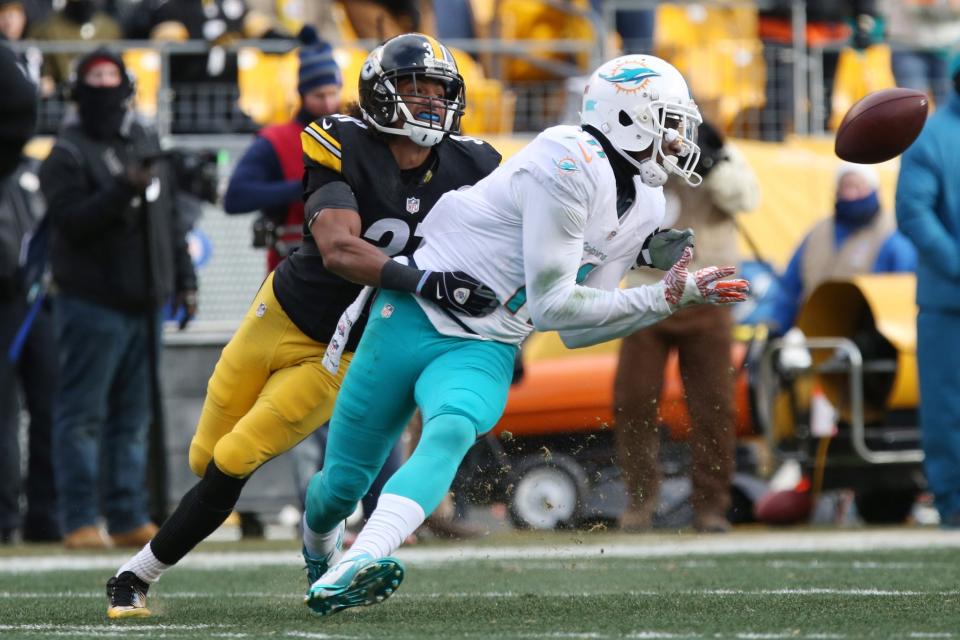 <p>Miami Dolphins wide receiver DeVante Parker (11) catches the ball as Pittsburgh Steelers cornerback Ross Cockrell (31) defends during the first half in the AFC Wild Card playoff football game at Heinz Field. Mandatory Credit: Geoff Burke-USA TODAY Sports </p>