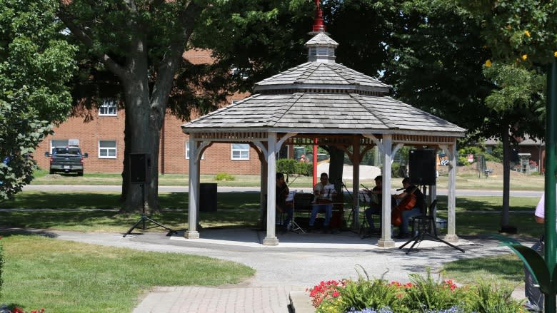 Mexican student string quartet serenade Windsor-Essex