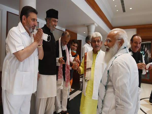 Jammu and Kashmir leaders interact with PM Modi (Photo/Twitter)