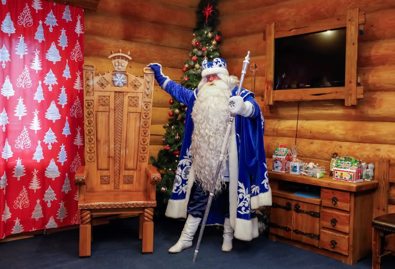 The Wider Image: Christmas wishes from Santas around the world