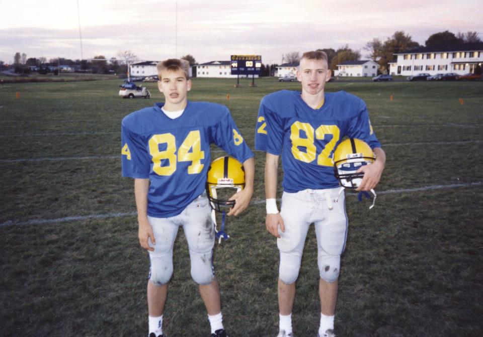 Nate Oats (82), then a high school sophomore, stands next to his younger brother Andy (84) in October 1990 at Maranatha Baptist Academy in Watertown, Wisconsin.