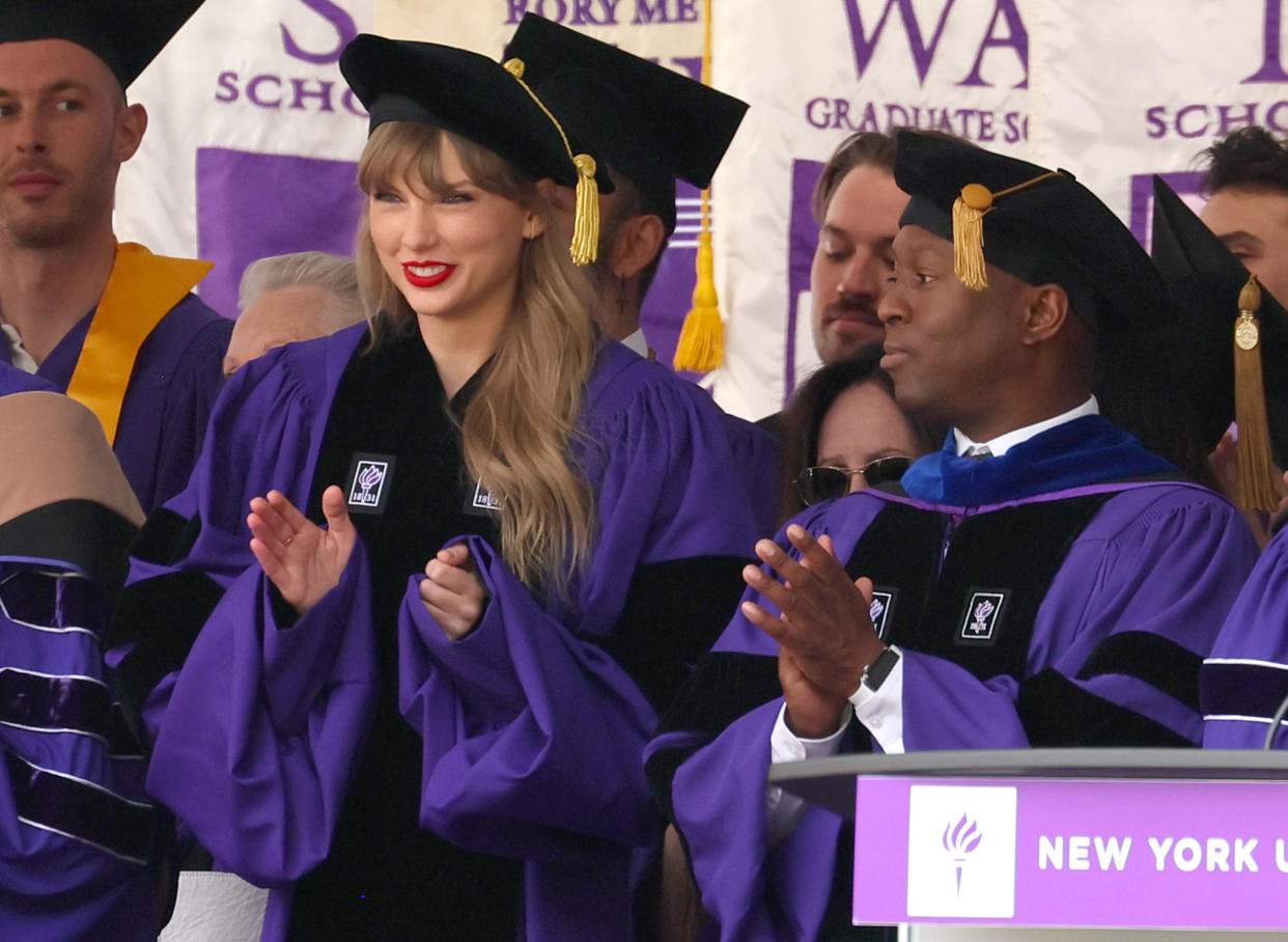 Taylor Swift Delivers New York University 2022 Commencement Address (Dia Dipasupil / Getty Images)