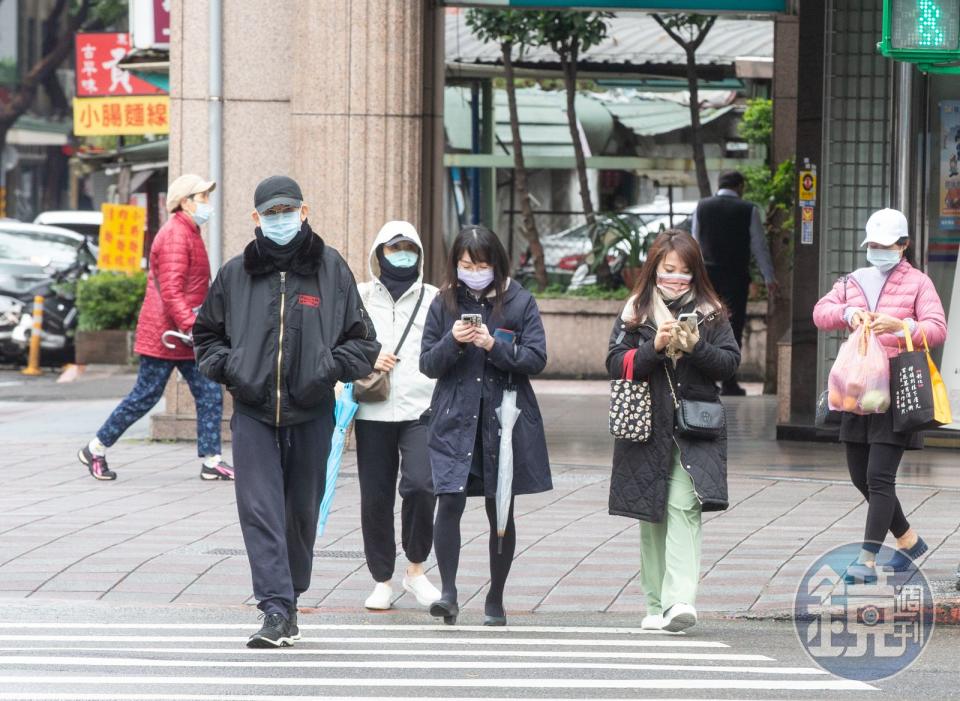 強烈冷氣團來襲，中央氣象署今（10）日10:35針對16縣市發布低溫特報。