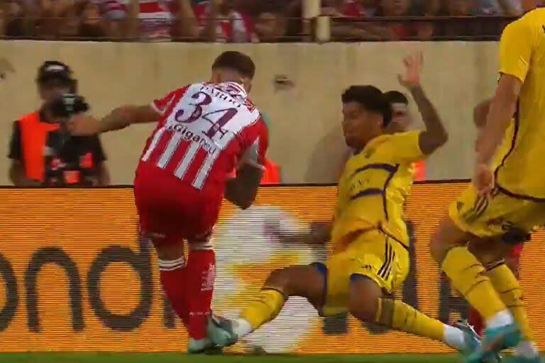 La plancha de Cristian Medina a Franco Pardo en Unión 1 vs. Boca 0, por la Copa de la Liga Profesional; el volante xeneize fue amonestado.