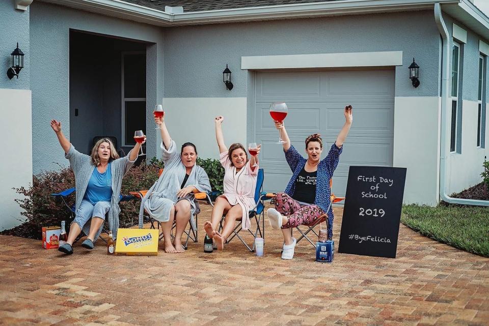 It's fair to say these Florida moms aren't <i>too</i> sad about their kids going back to school.&nbsp; (Photo: <a href="https://www.facebook.com/weewinksphotography/" target="_blank">Wee Winks Photography</a>)