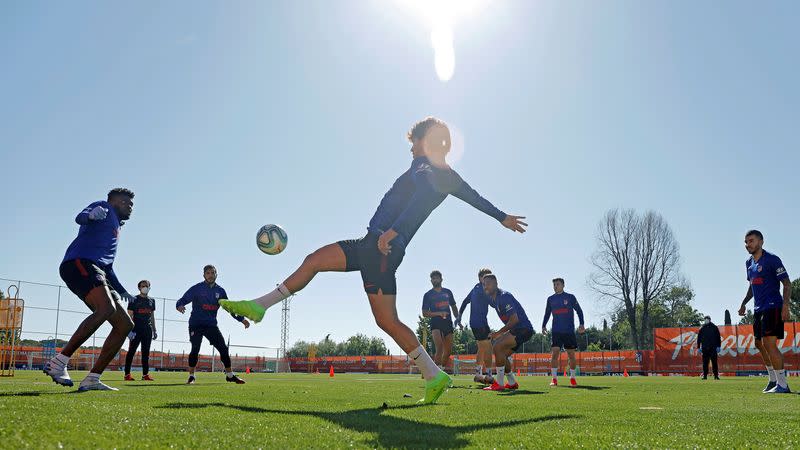 Joao Félix, del Atlético de Madrid, durante el entrenamiento en la Ciudad Deportiva Wanda del Atlético de Madrid en Madrid, España, el 18 de mayo de 2020