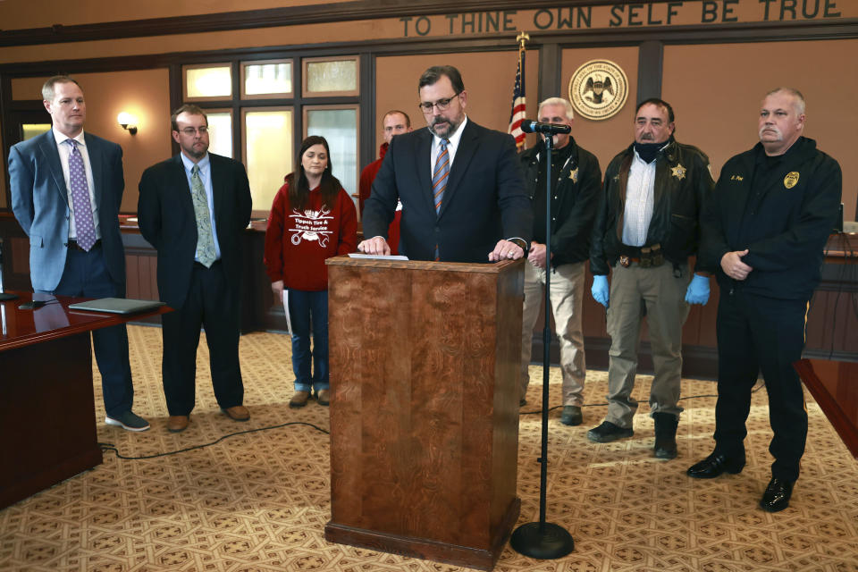 District Attorney John Weddle, center, speaks to reporters at a news conference, Monday, Dec. 6, 2021, at the Pontotoc County Courthouse, in Pontotoc, Miss., regarding information provided to his office by the attorneys of recently executed David Neal Cox. Before his execution on Nov. 17, Cox told his attorneys he killed his sister-in-law Felicia Cox in 2007 and provided detailed instructions on where investigators could find her remains, said Weddle. (Adam Robison/The Northeast Mississippi Daily Journal via AP)