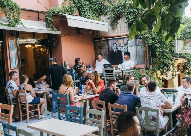 Un restaurante en Plaka, una zona turística de Atenas, el 9 de septiembre de 2023. 