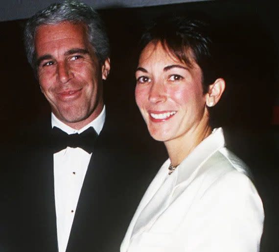 已故色情大亨、美國富豪艾普斯坦（Jeffrey Epstein,左）與女友(右)   圖 : 翻攝自推特