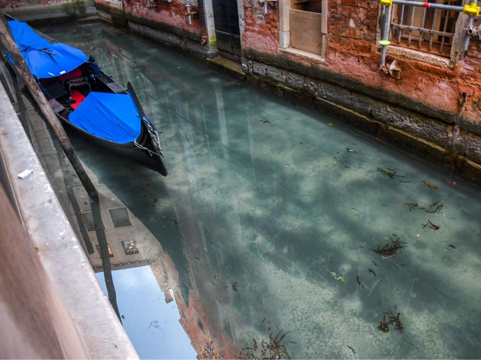 venice canals clear coronavirus