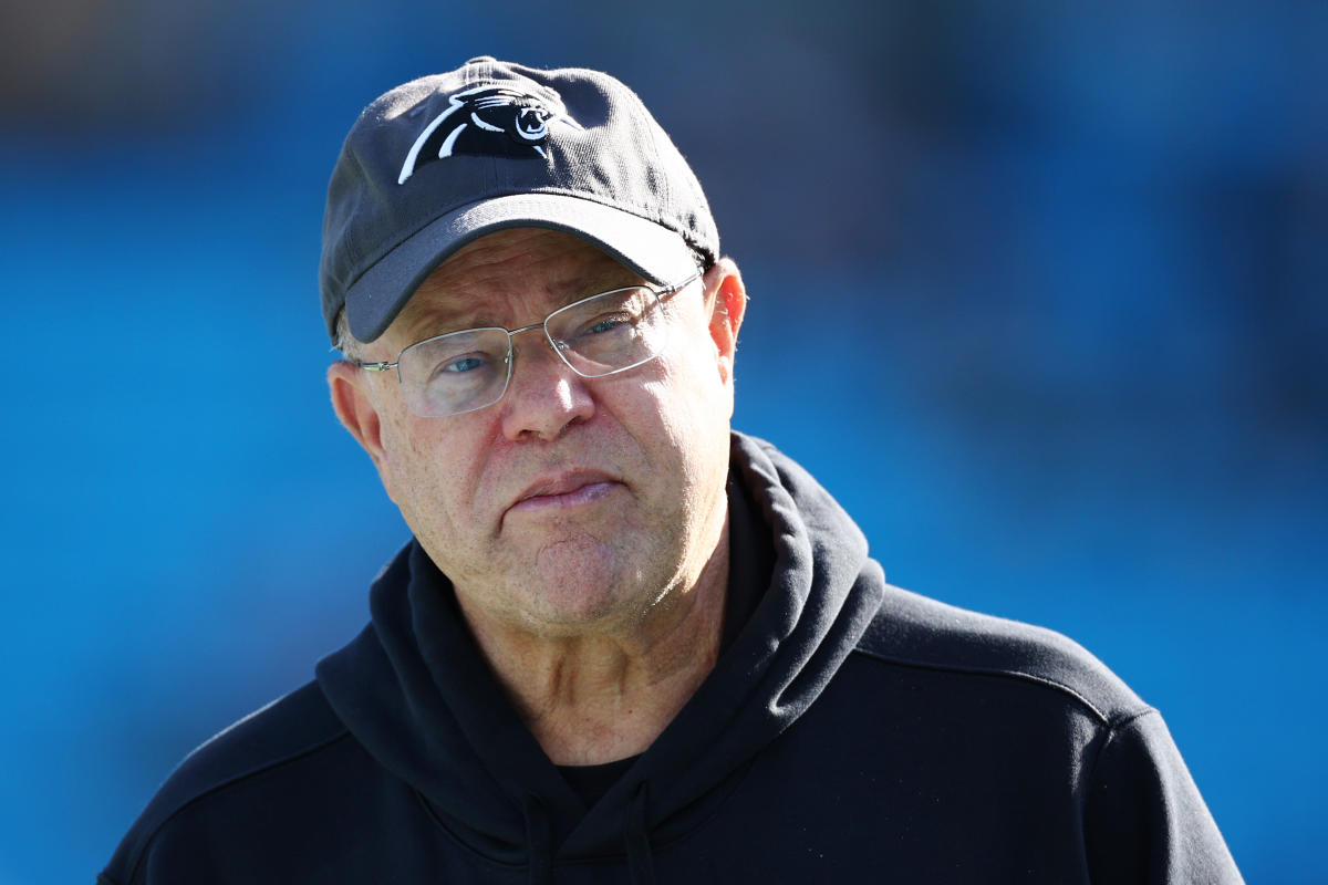 #Panthers owner David Tepper appears to throw drink toward Jaguars fans from luxury box during 26-0 Carolina loss [Video]