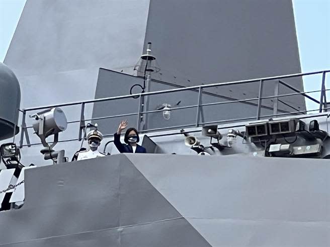 玉山軍艦今交艦  台船：成為海軍重要兩棲作戰艦艇及南海運輸主力。曾薏蘋攝