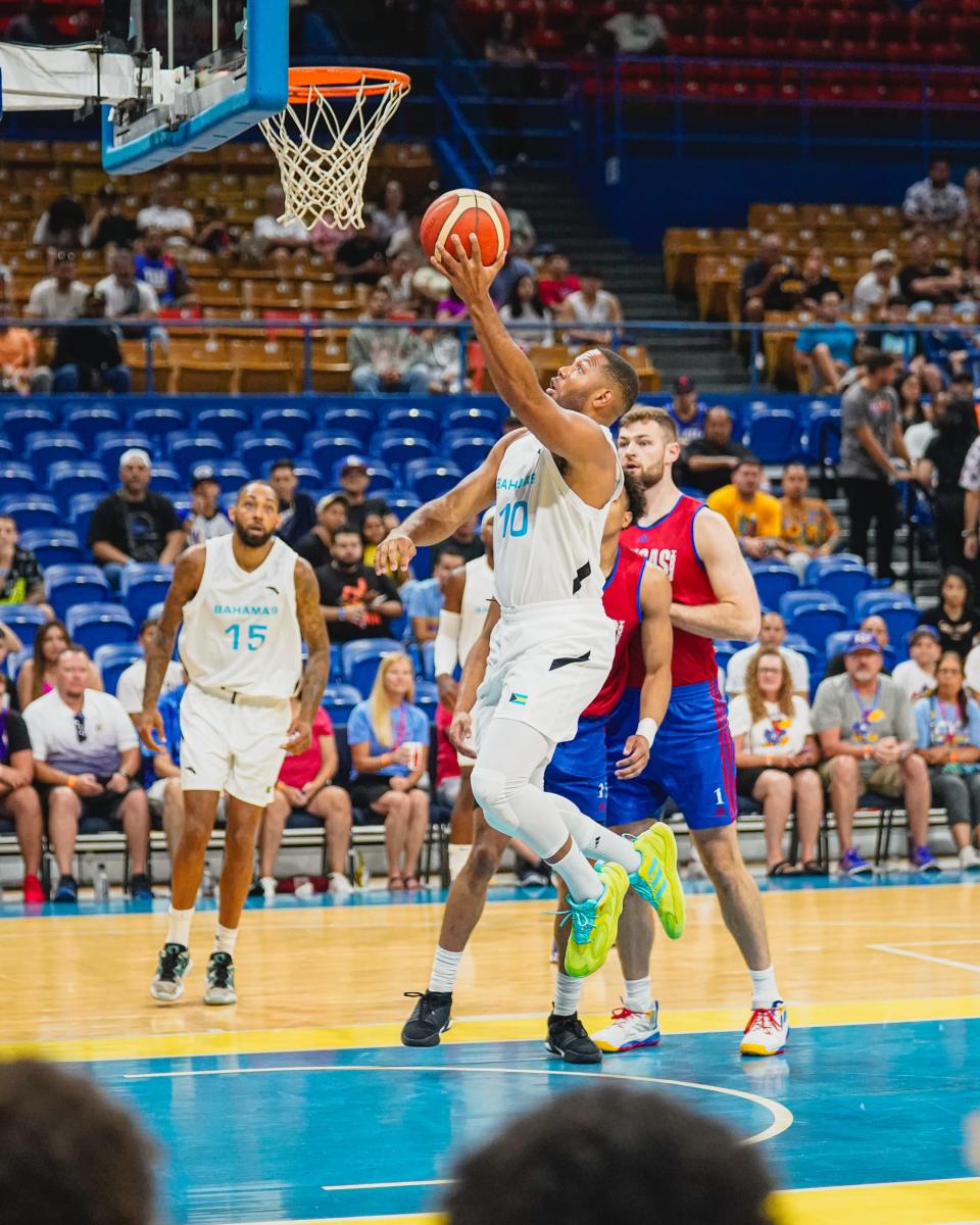 Eric Gordon goes for a layup in a game against Kansas.