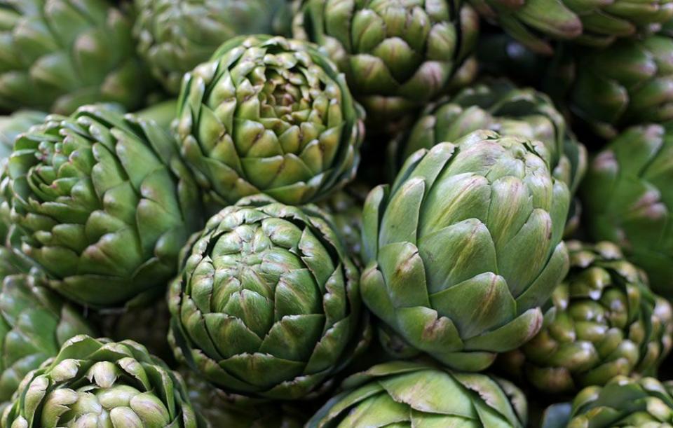 Artichokes, whole, raw