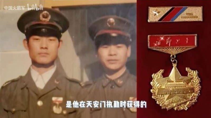 中國人民解放軍火箭軍拍影片介紹「當年在天安門值勤時獲得的勳章」。（圖／翻攝自B站）