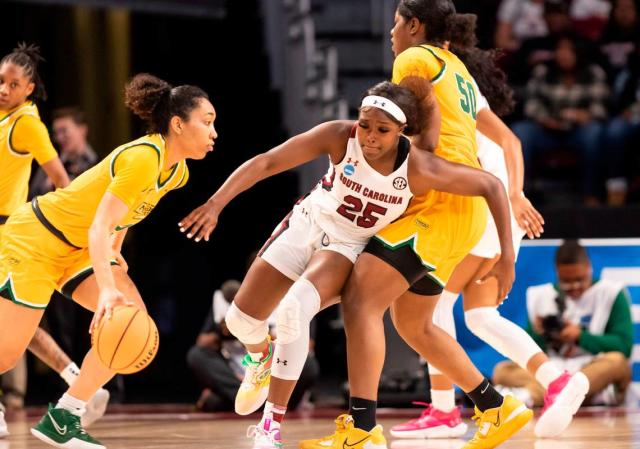 Dawn Staley, SC, bought $5,000 Ruth's Chris dinner for Norfolk State