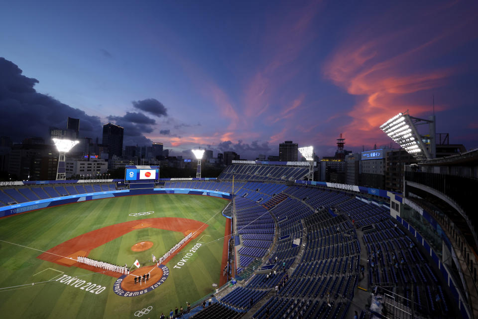 <p>YOKOHAMA, JAPAN - AUGUST 02: The sun sets as Team Japan and Team United States line up for national anthems prior to the knockout stage of men's baseball on day ten of the Tokyo 2020 Olympic Games at Yokohama Baseball Stadium on August 02, 2021 in Yokohama, Kanagawa, Japan. (Photo by Yuichi Masuda/Getty Images)</p> 