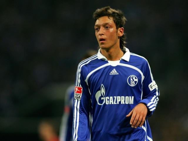 Mesut Özil lief bis 2008 für Schalke auf